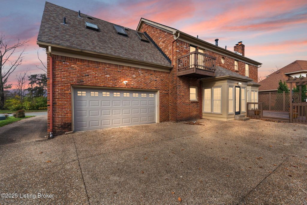 Photo of 305 Lake Forest Pkwy, Louisville, KY 40245 (MLS # 1708827)