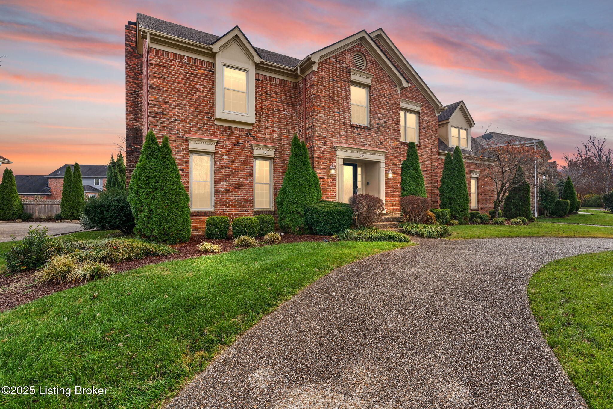 305 Lake Forest Pkwy