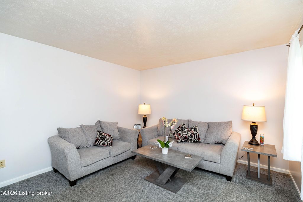 Photo of 5904 Carmelwood Dr, Louisville, KY 40229 (MLS # 1715902)