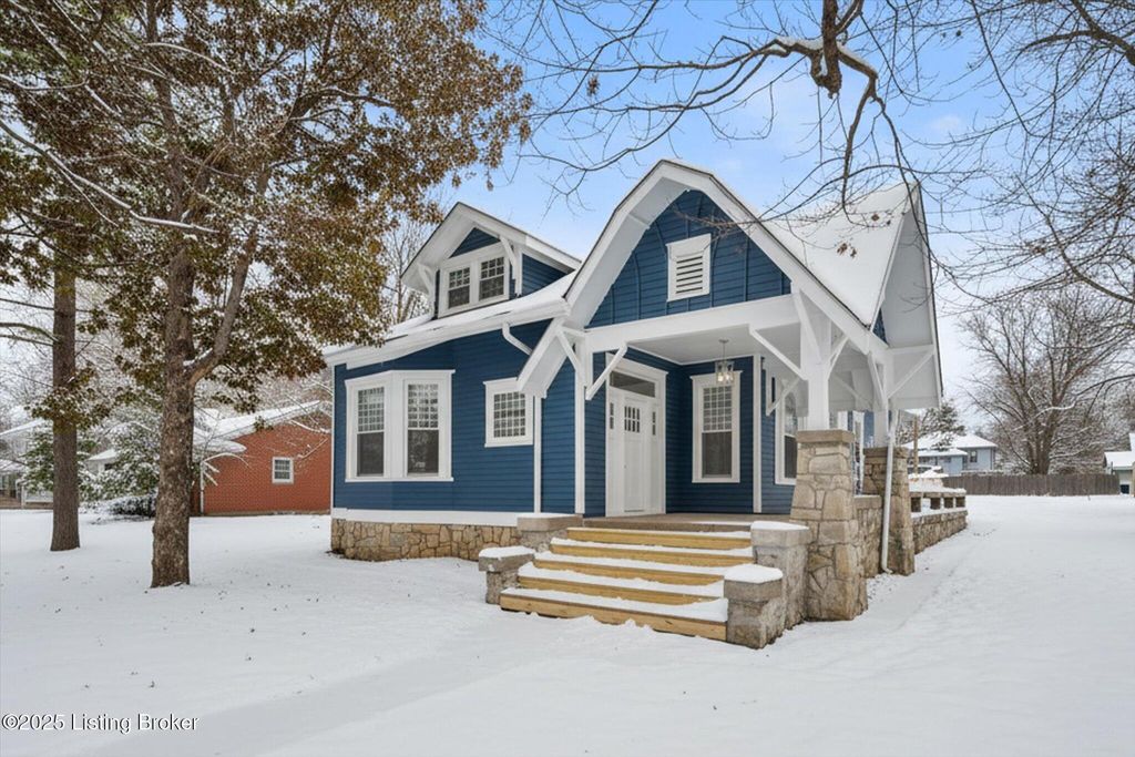 Photo of 203 N 5th Ave, La Grange, KY 40031 (MLS # 1704291)