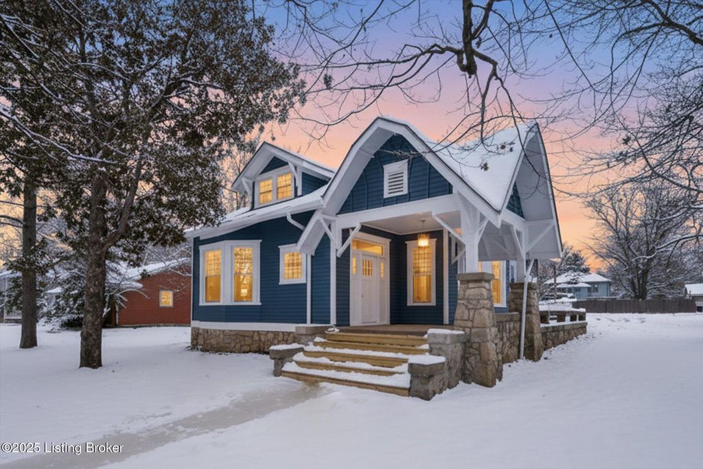 Photo of 203 N 5th Ave, La Grange, KY 40031 (MLS # 1704291)