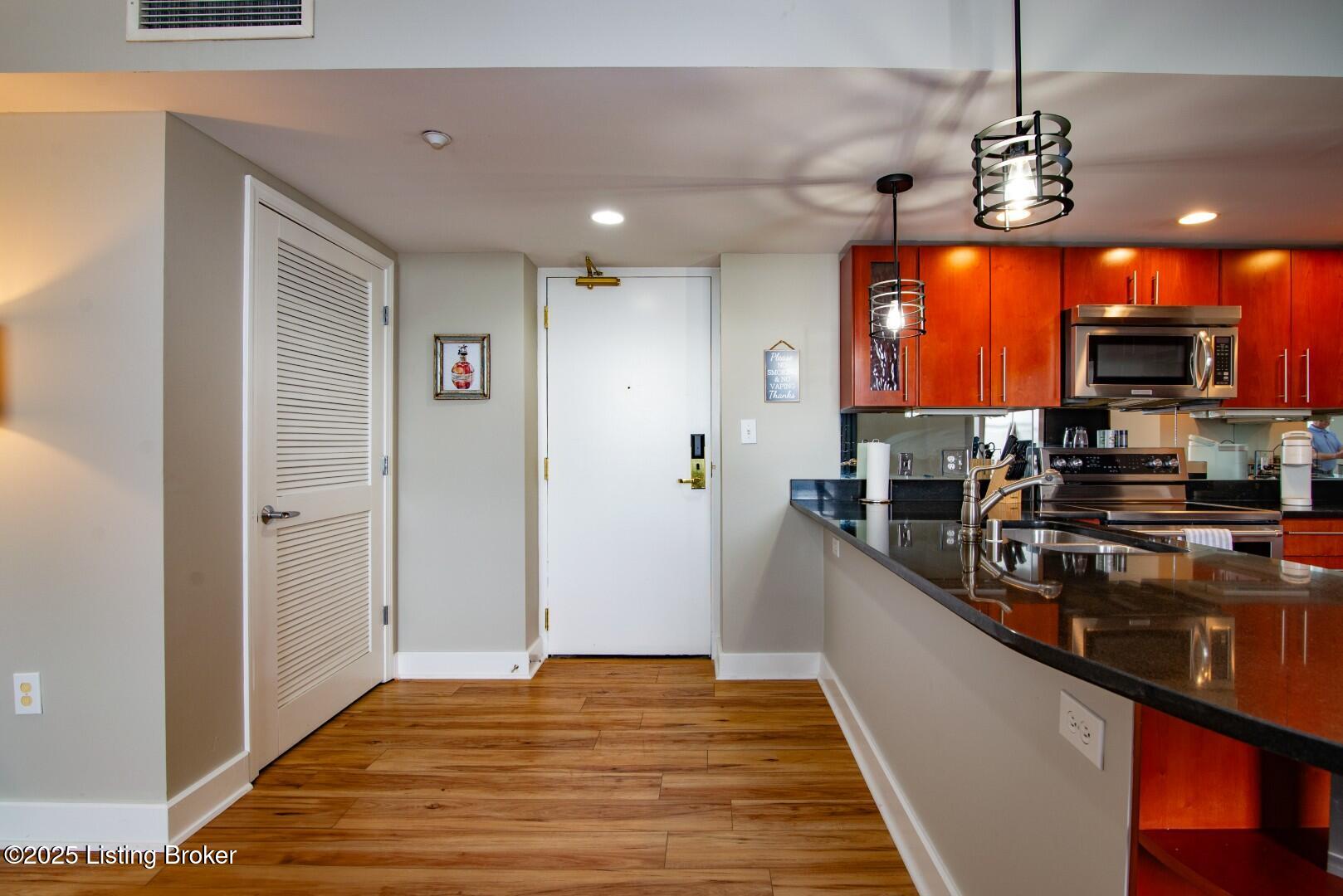 604 S 3rd St #803, Louisville, Kentucky image 3