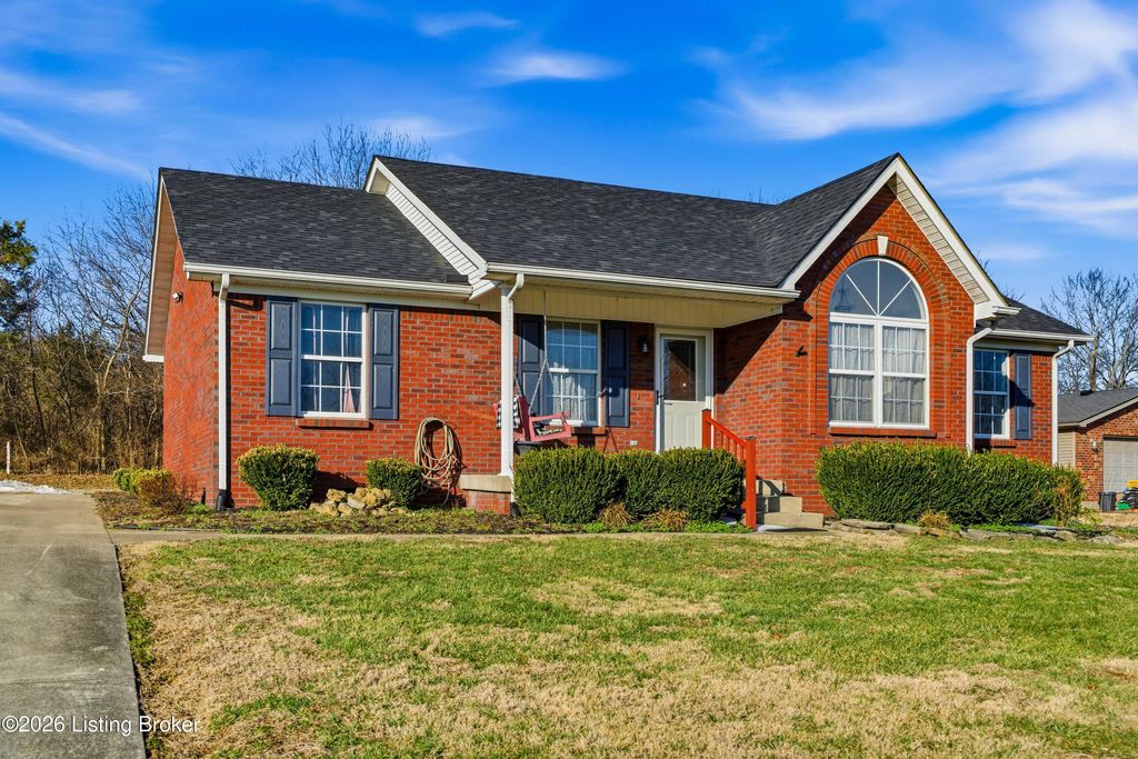Photo of 1009 Iron Creek Cir, Bardstown, KY 40004 (MLS # 1709101)
