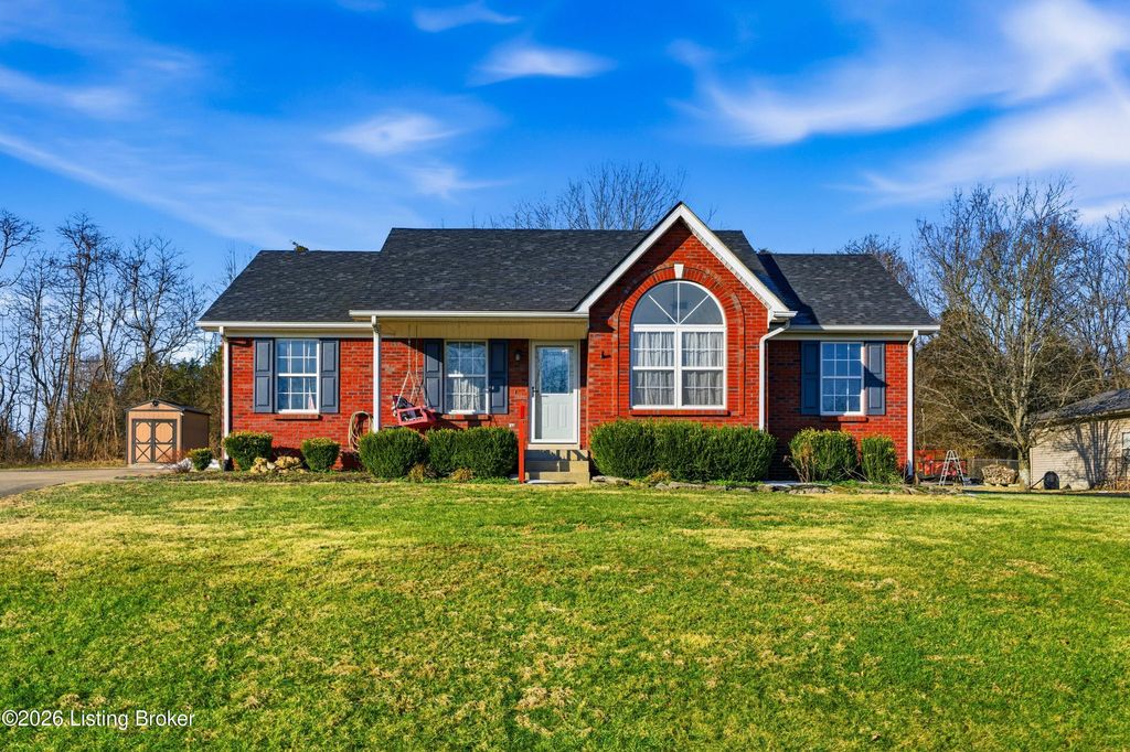 Photo of 1009 Iron Creek Cir, Bardstown, KY 40004 (MLS # 1709101)