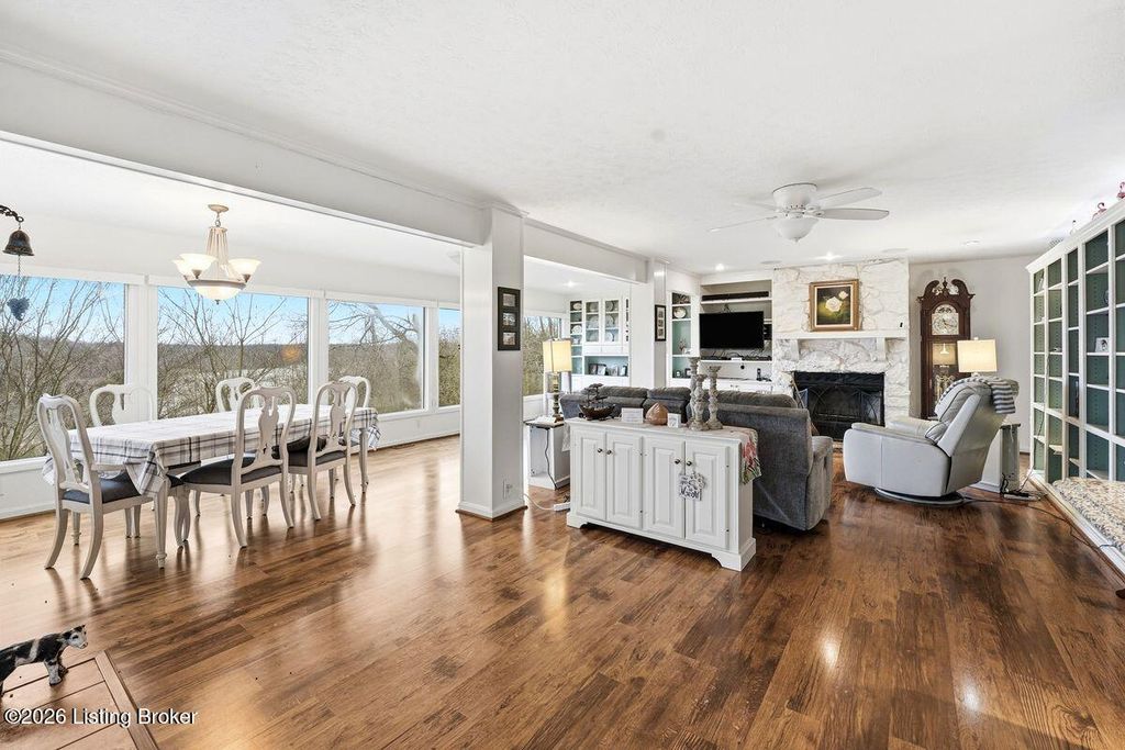 Photo of 950 Lakeview Dr, Bloomfield, KY 40008 (MLS # 1711701)