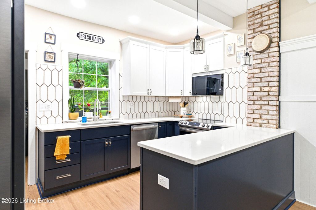 Photo of 314 E Main St, Simpsonville, KY 40067 (MLS # 1715879)