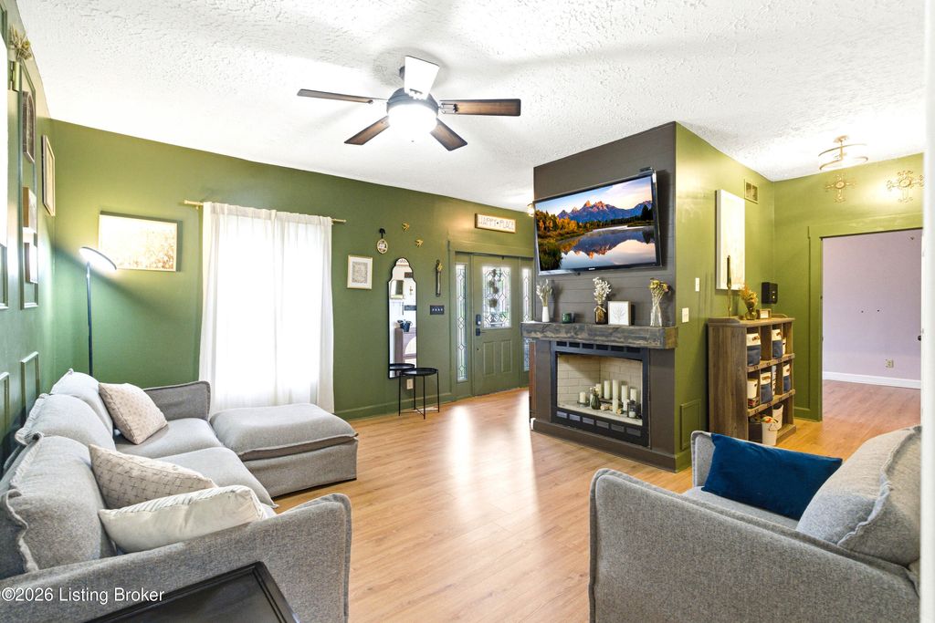 Photo of 314 E Main St, Simpsonville, KY 40067 (MLS # 1715879)