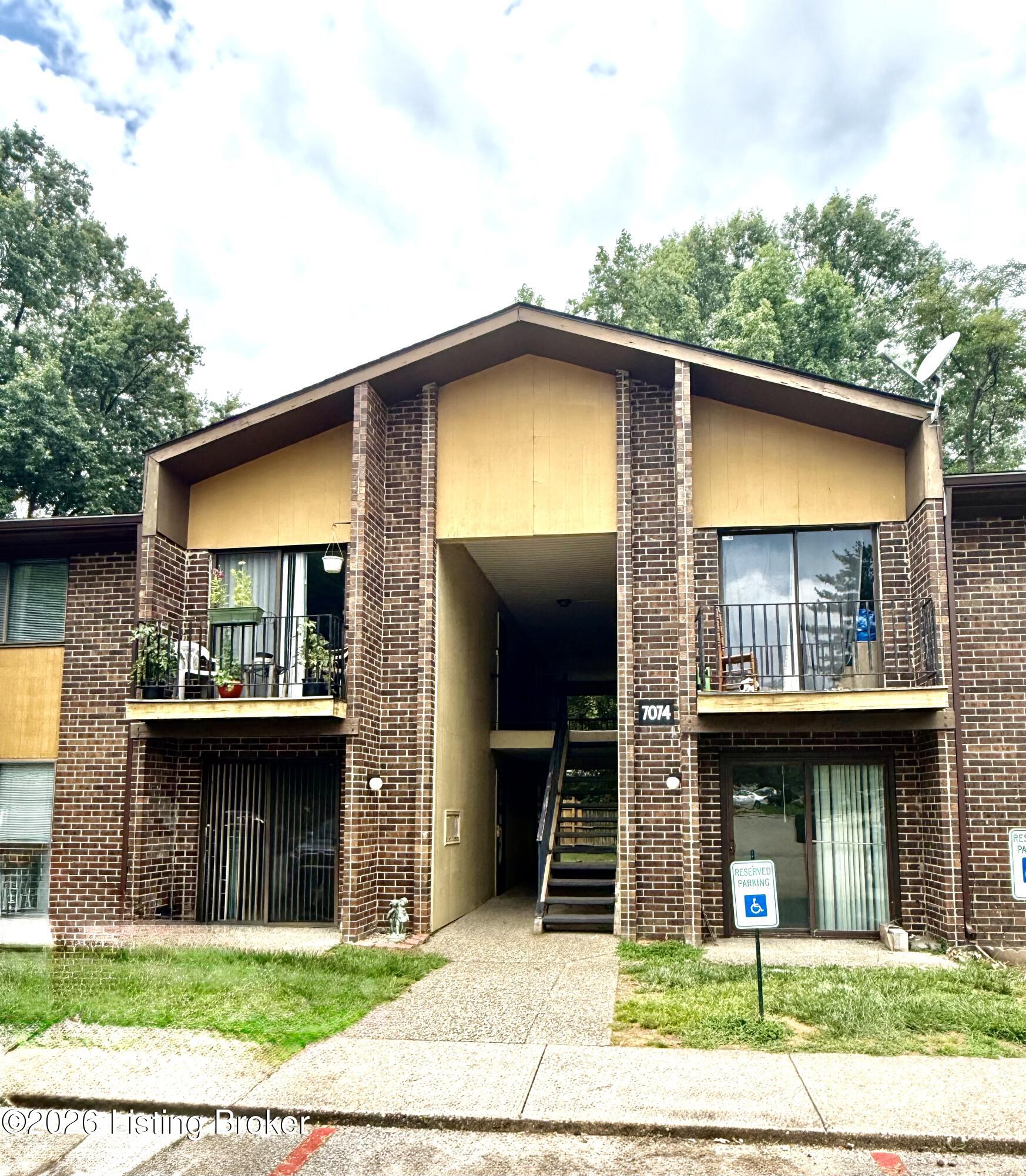 Photo 1 of 25 — 7074 Wildwood Cir 164, Louisville, KY 40291