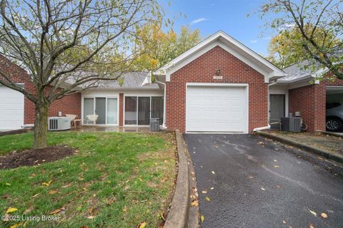 Photo of 7826 Turtle Run Ct, Prospect, KY 40059 (MLS # 1702246)