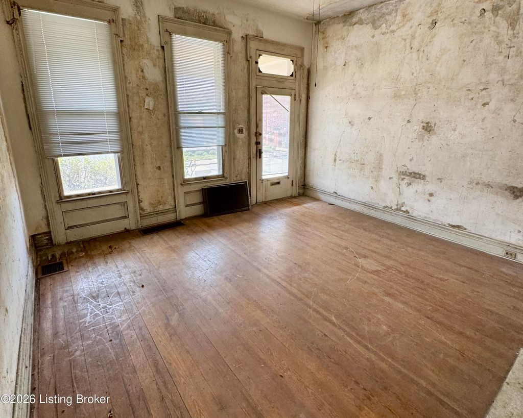 Photo of 1041 Barret Ave, Louisville, KY 40204 (MLS # 1713061)