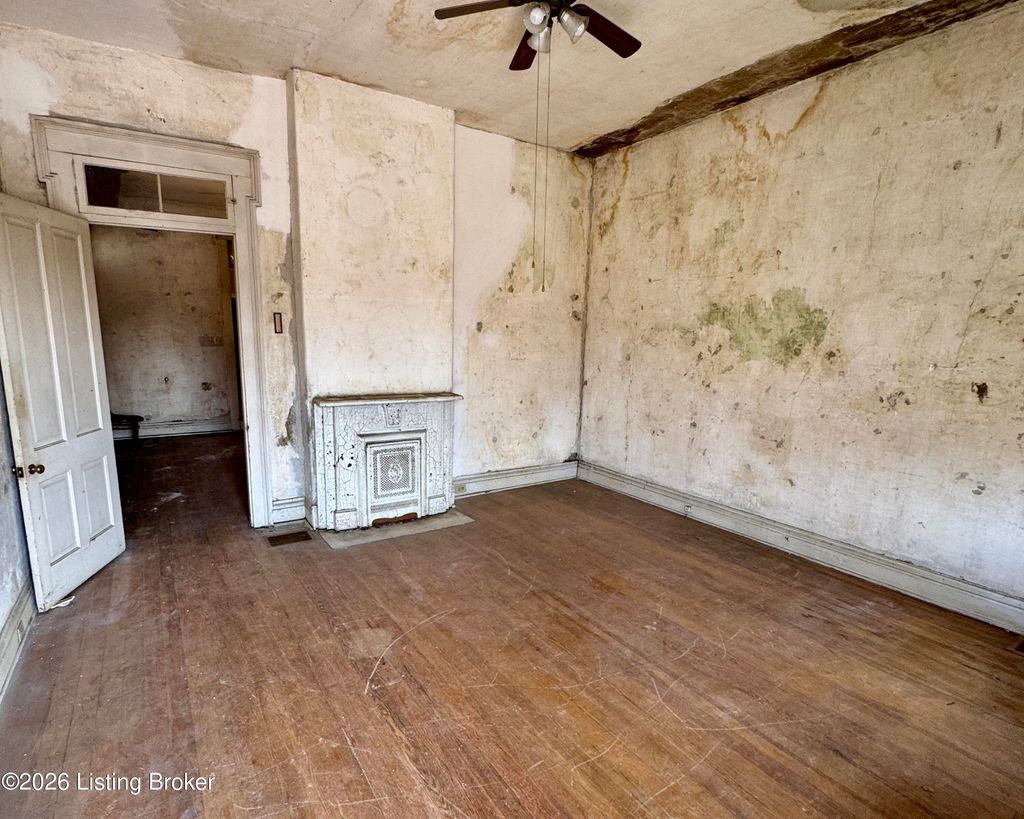 Photo of 1041 Barret Ave, Louisville, KY 40204 (MLS # 1713061)