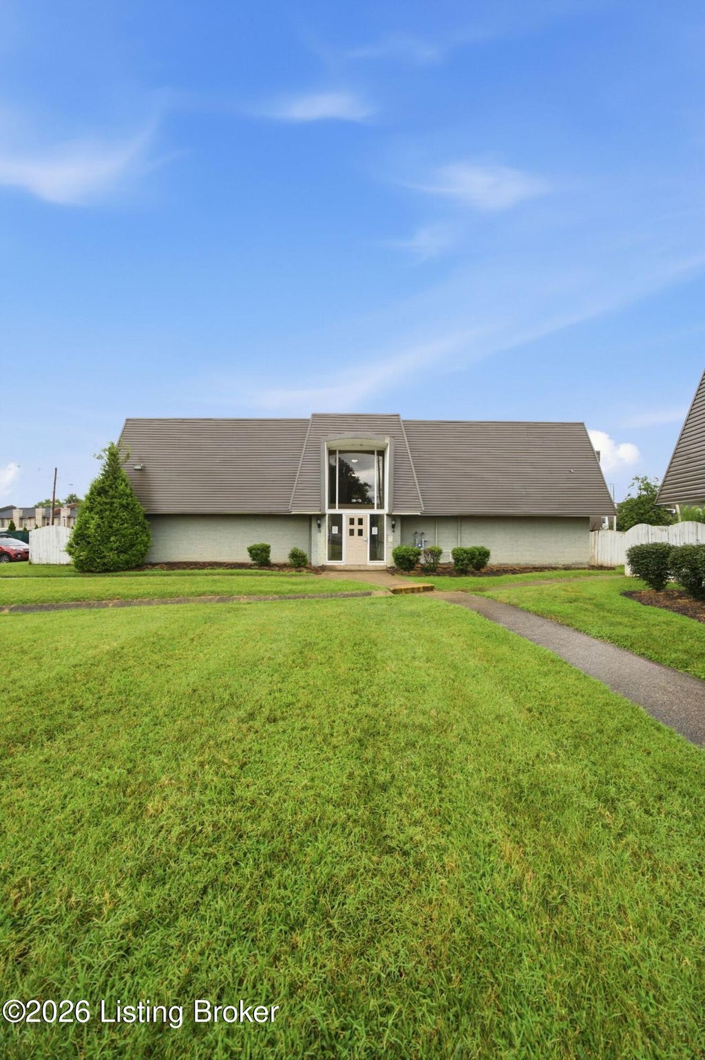 Photo of 708 La Fontenay Ct, Louisville, KY 40223 (MLS # 1728308)