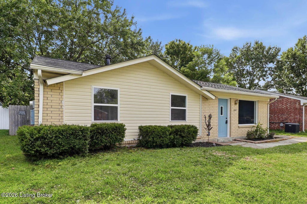Photo of 9102 Willowcreek Dr, Louisville, KY 40219 (MLS # 1721773)