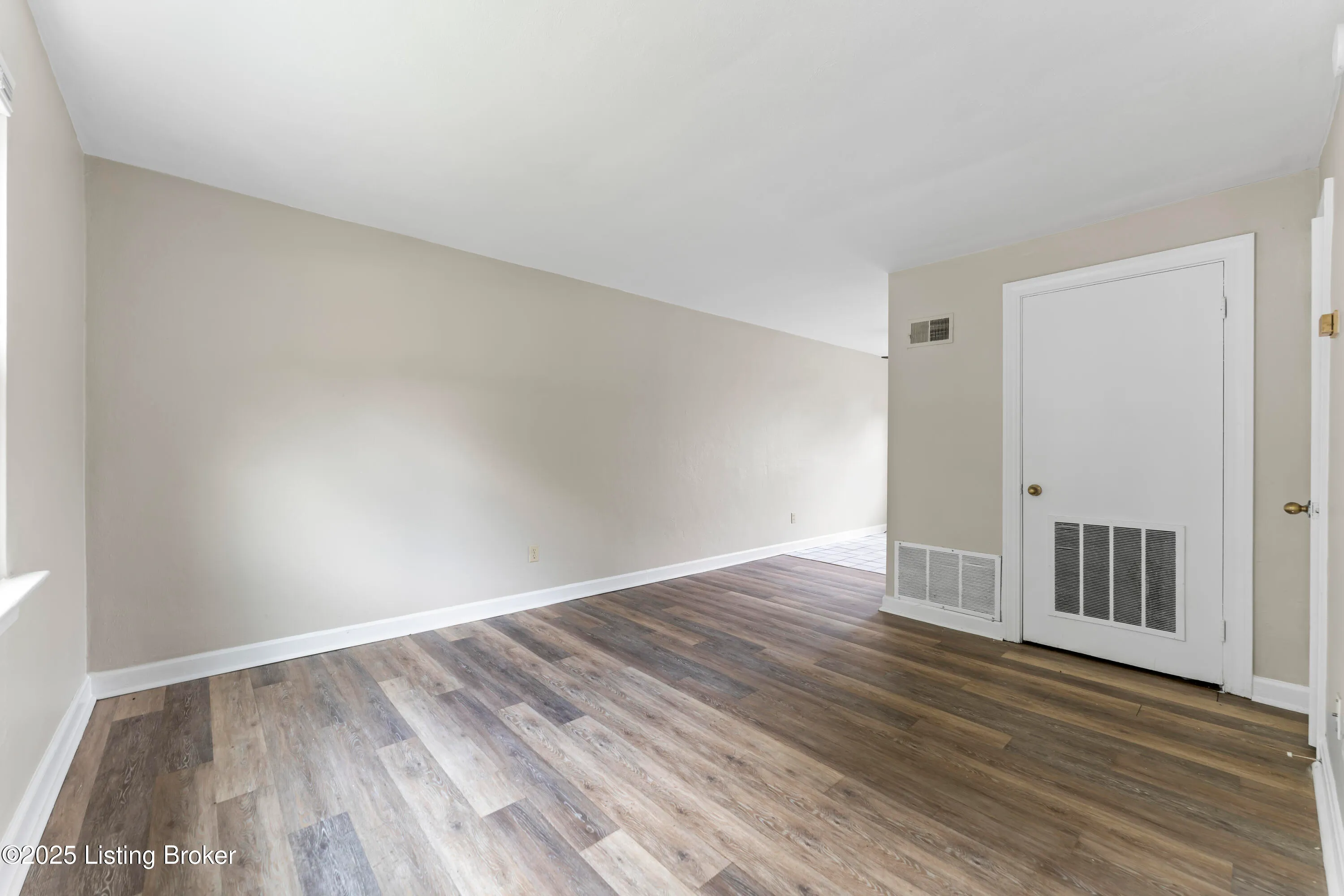 Louisville, Kentucky 40210, United States, 2 Bedrooms Bedrooms, ,1 BathroomBathrooms,Residential,Active,148430