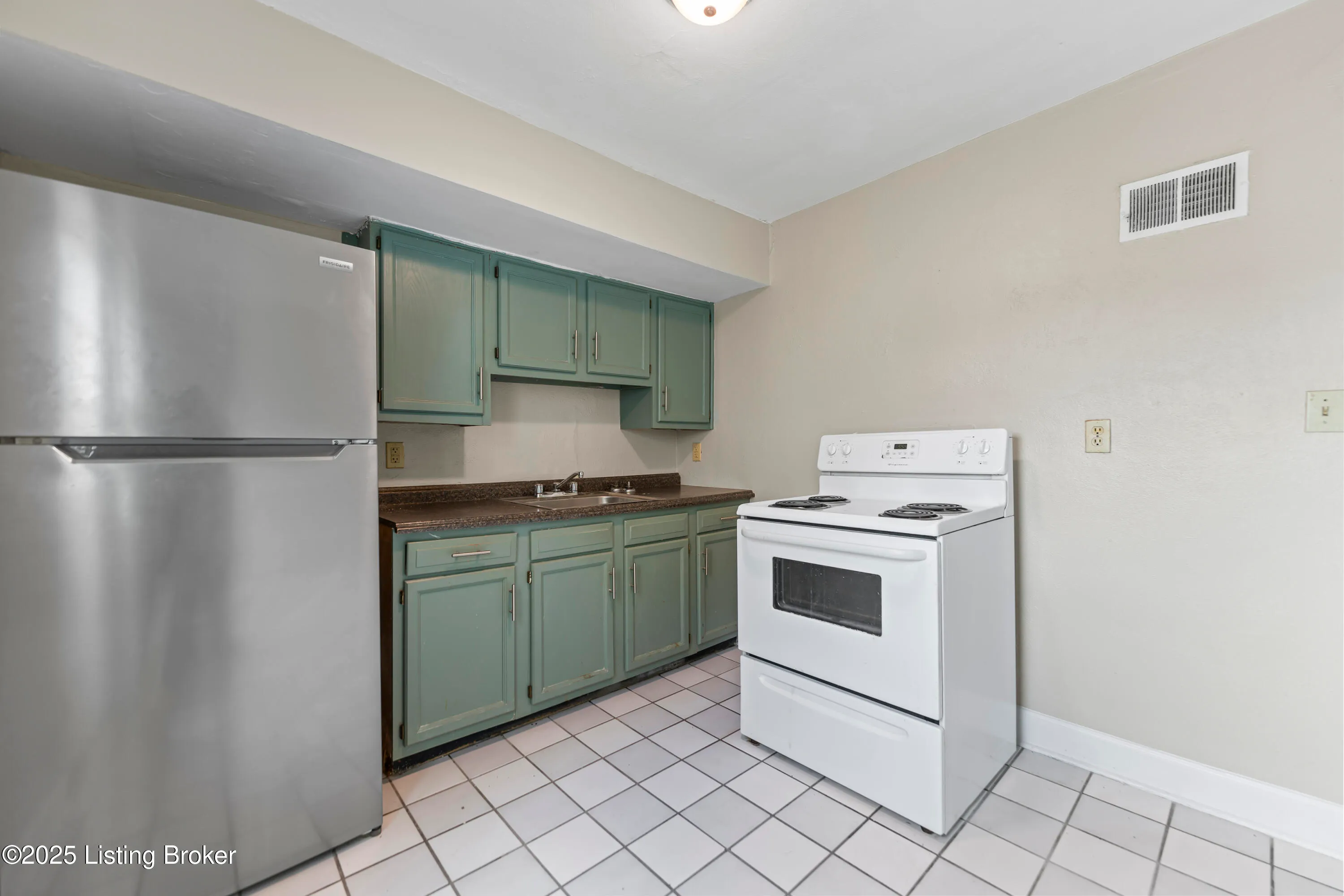 Louisville, Kentucky 40210, United States, 2 Bedrooms Bedrooms, ,1 BathroomBathrooms,Residential,Active,148430