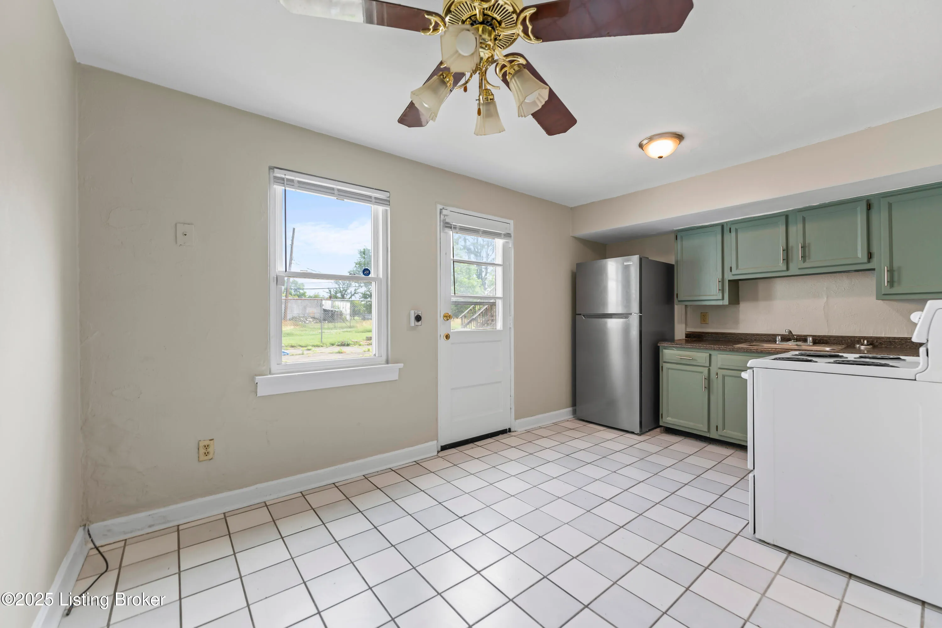 Louisville, Kentucky 40210, United States, 2 Bedrooms Bedrooms, ,1 BathroomBathrooms,Residential,Active,148430