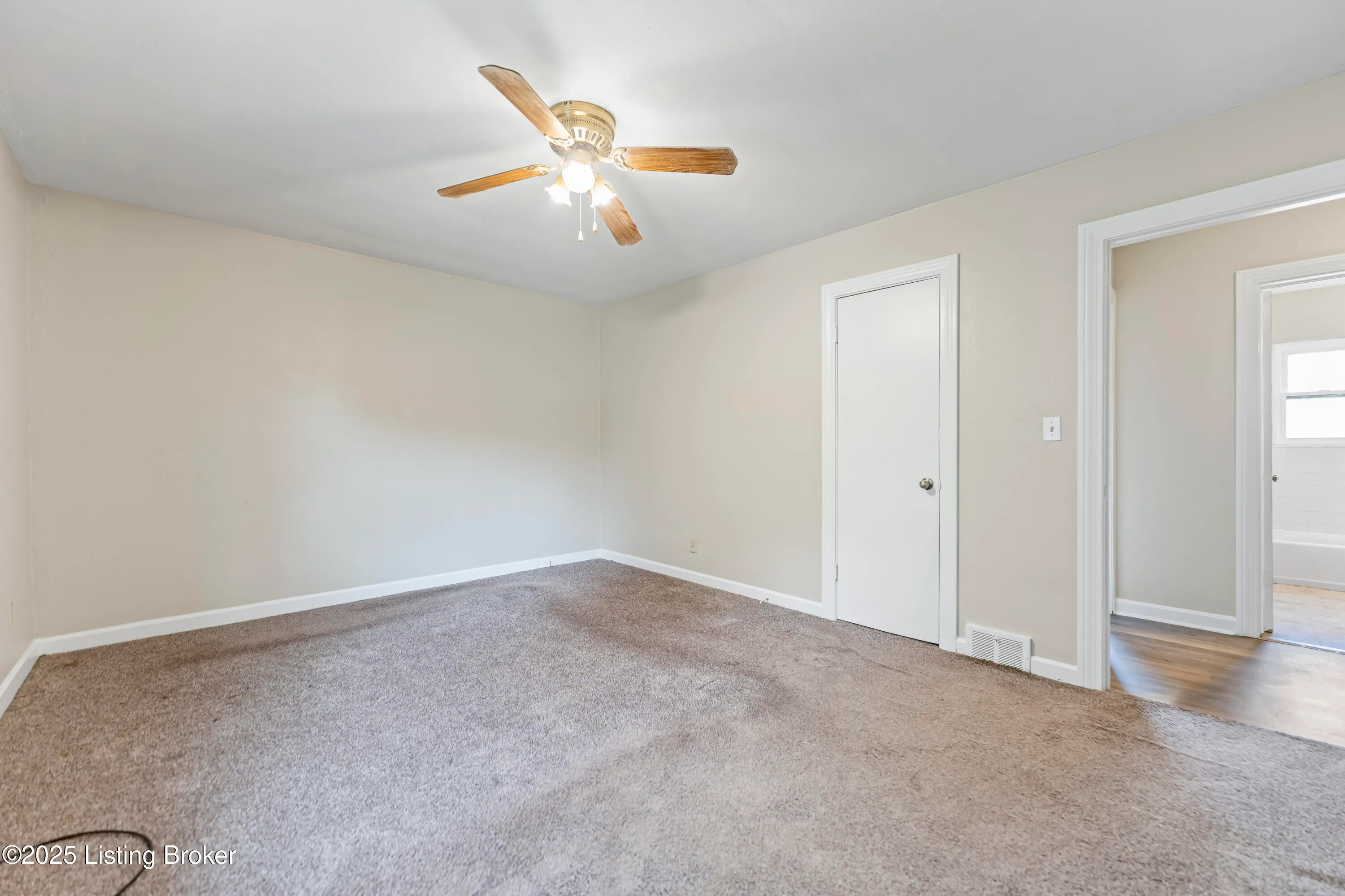 Louisville, Kentucky 40210, United States, 2 Bedrooms Bedrooms, ,1 BathroomBathrooms,Residential,Active,148430