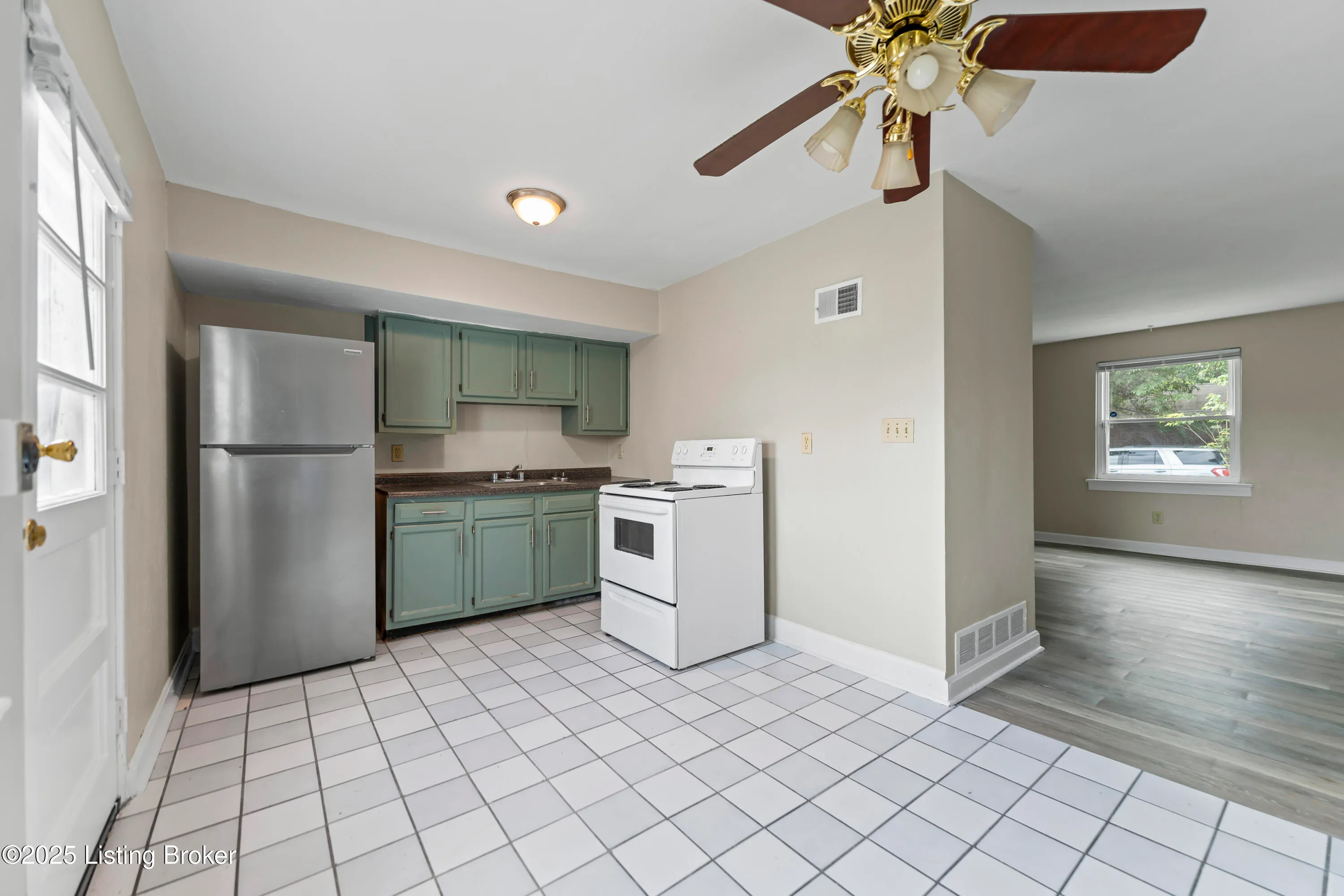 Louisville, Kentucky 40210, United States, 2 Bedrooms Bedrooms, ,1 BathroomBathrooms,Residential,Active,148430