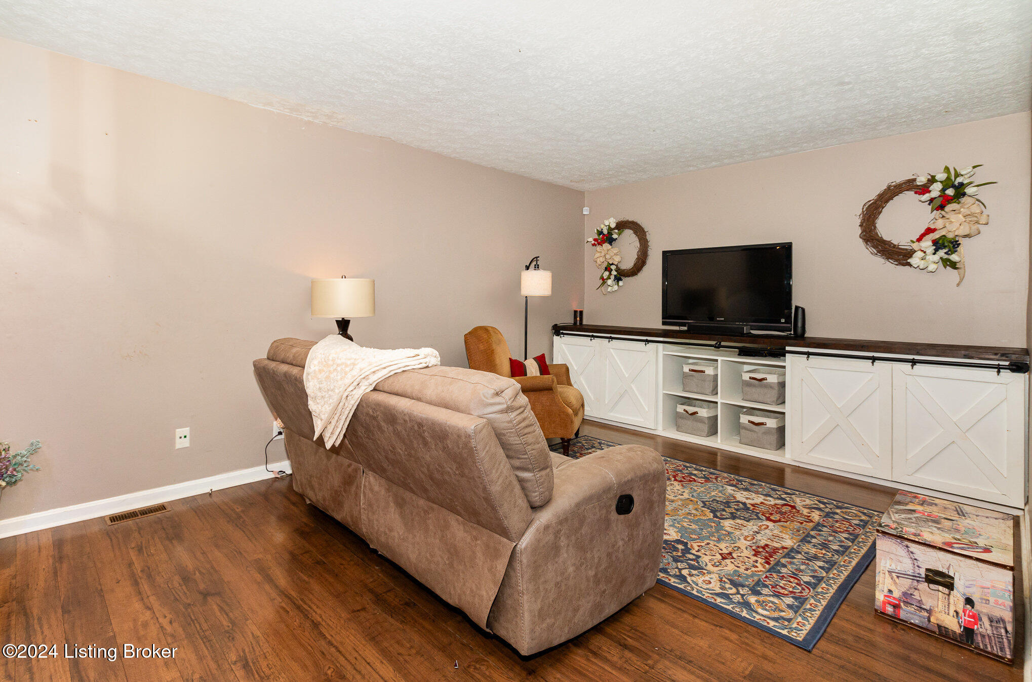 3005 Treeview Ct, Louisville, Kentucky image 2