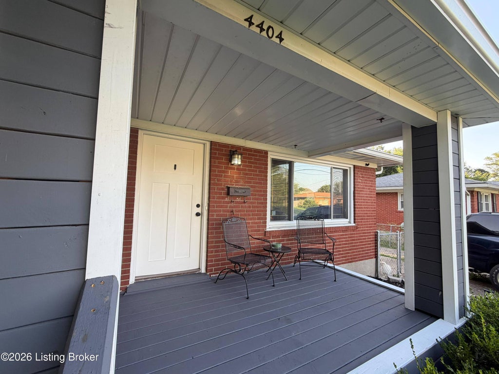 Photo of 4404 Charlotte Ann Dr, Louisville, KY 40216 (MLS # 1722126)