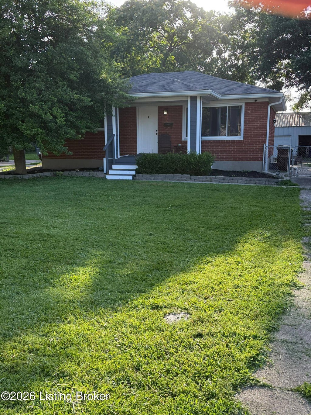 Photo of 4404 Charlotte Ann Dr, Louisville, KY 40216 (MLS # 1722126)