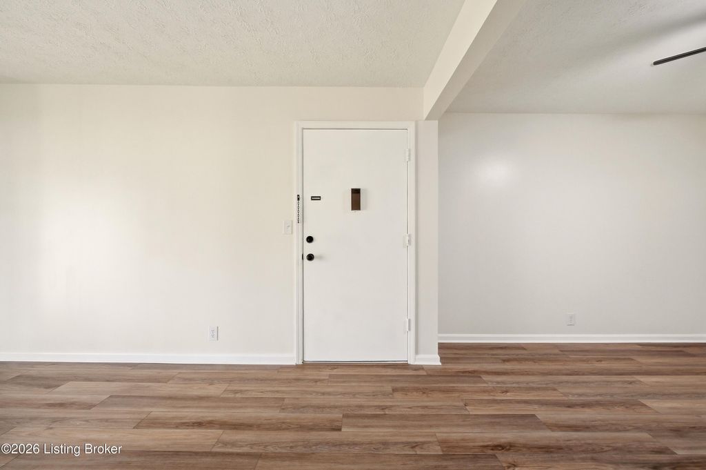 Photo of 413 Logsdon Ct, Douglass Hills, KY 40243 (MLS # 1712782)