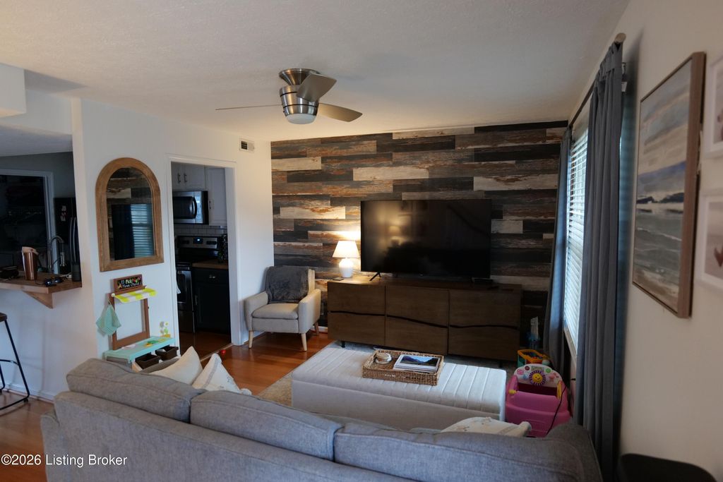 Photo of 4424 Baygarden Ct, Louisville, KY 40245 (MLS # 1709977)