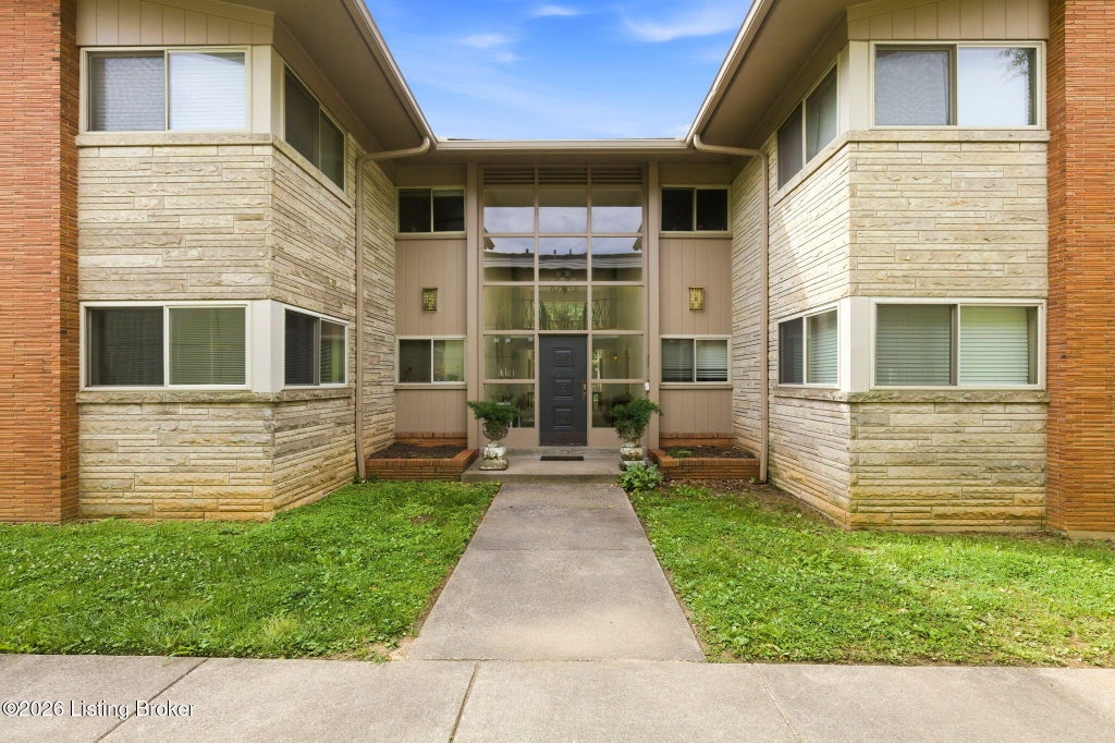 Photo of 2705 Riedling Dr #APT 7, Louisville, KY 40206 (MLS # 1720365)