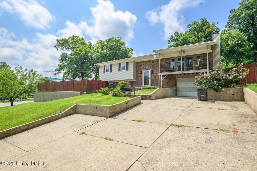 Photo of 1200 Rudgate Cove, Louisville, KY 40214 (MLS # 1731222)