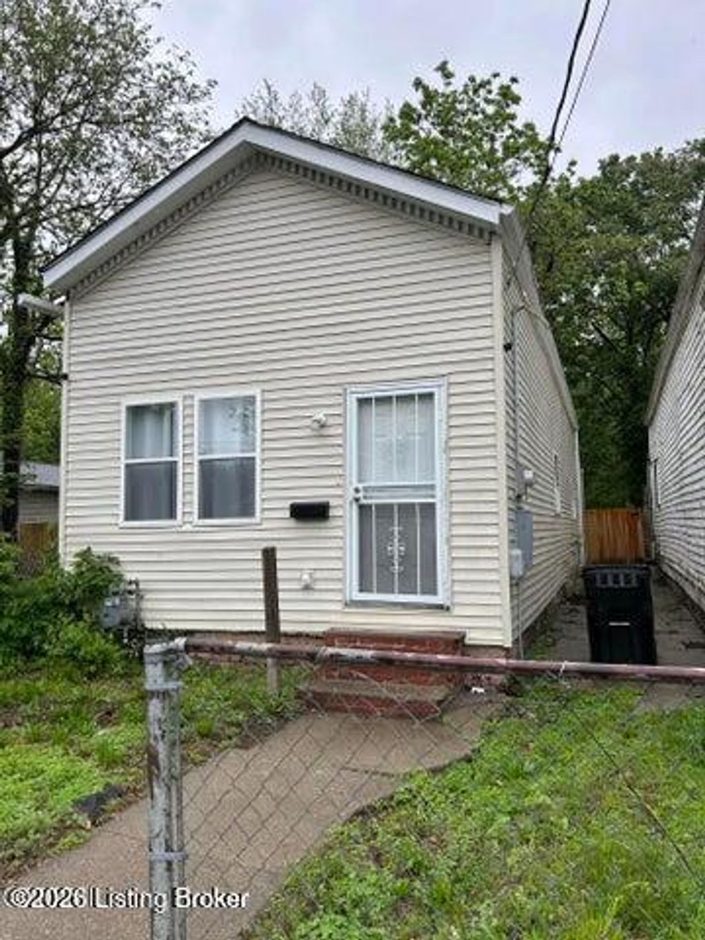 Photo of 2425 Cedar St, Louisville, KY 40212 (MLS # 1705990)