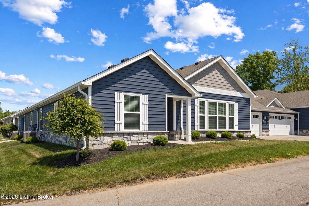 Photo of 5022 Woodridge Lake Blvd, Louisville, KY 40272 (MLS # 1715459)
