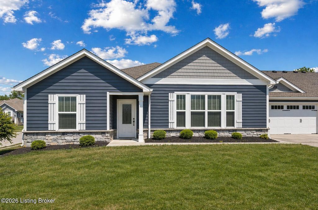 Photo of 5022 Woodridge Lake Blvd, Louisville, KY 40272 (MLS # 1715459)