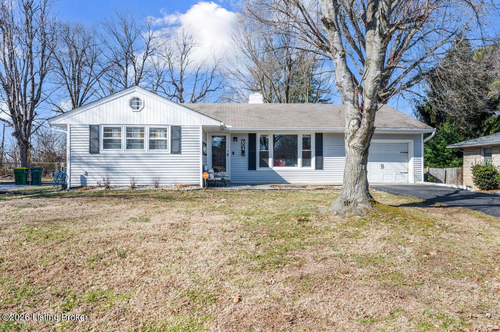 Photo of 604 Sunrise Ln, Elizabethtown, KY 42701 (MLS # 1709268)