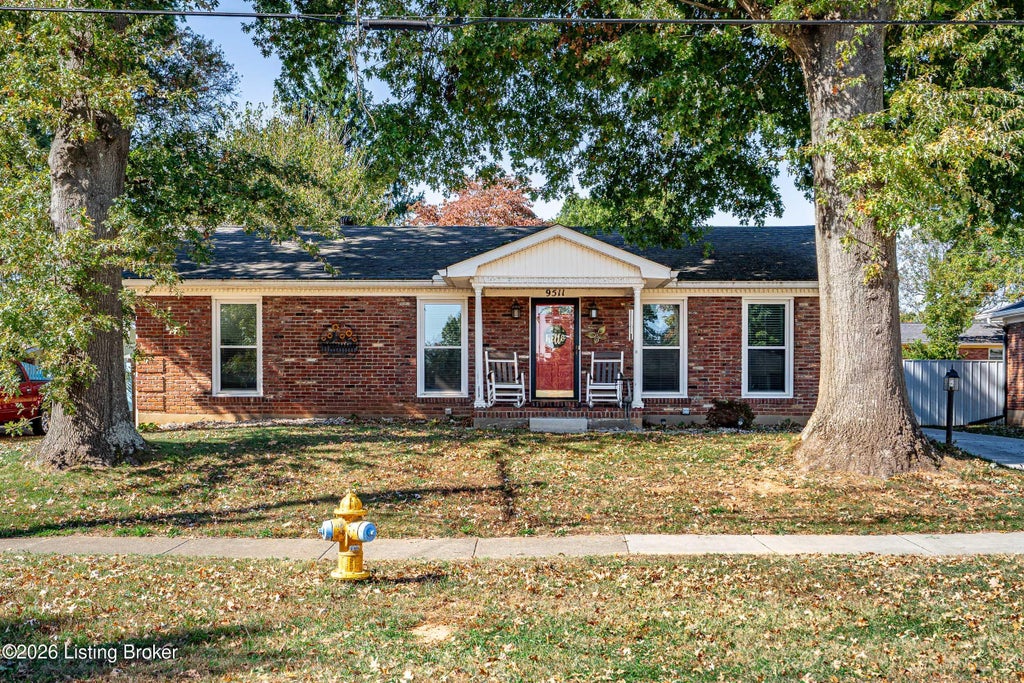 Photo of 9511 Gateway Dr, Jeffersontown, KY 40299 (MLS # 1732833)