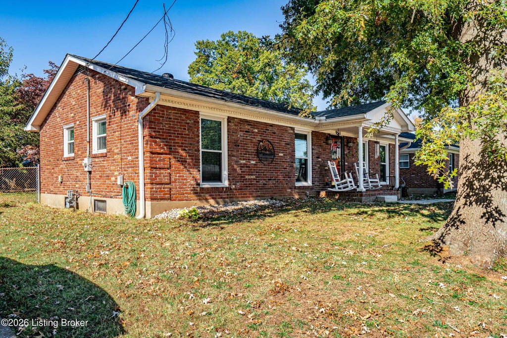 Photo of 9511 Gateway Dr, Jeffersontown, KY 40299 (MLS # 1732833)