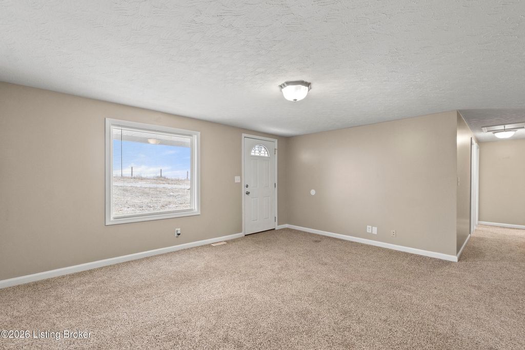 Photo of 2274 Hempridge Rd, Shelbyville, KY 40065 (MLS # 1708792)