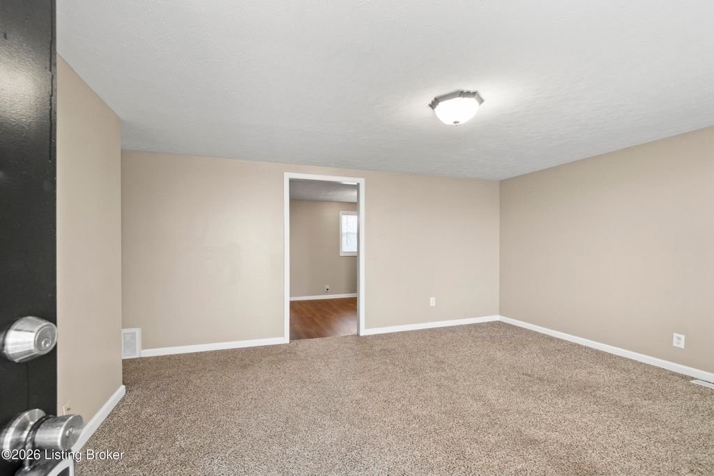 Photo of 2274 Hempridge Rd, Shelbyville, KY 40065 (MLS # 1708792)