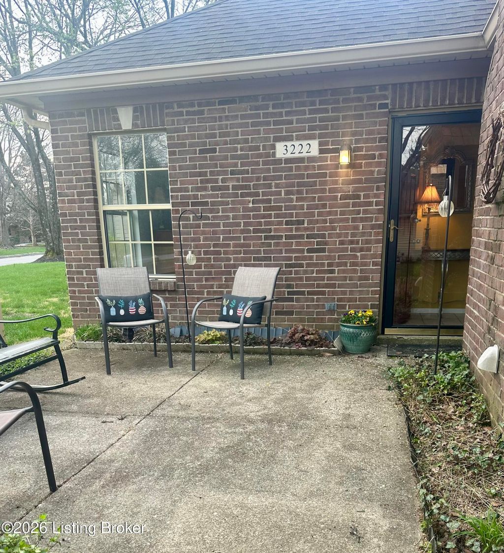 Photo of 3222 Graystone Manor Pkwy, Louisville, KY 40241 (MLS # 1712603)