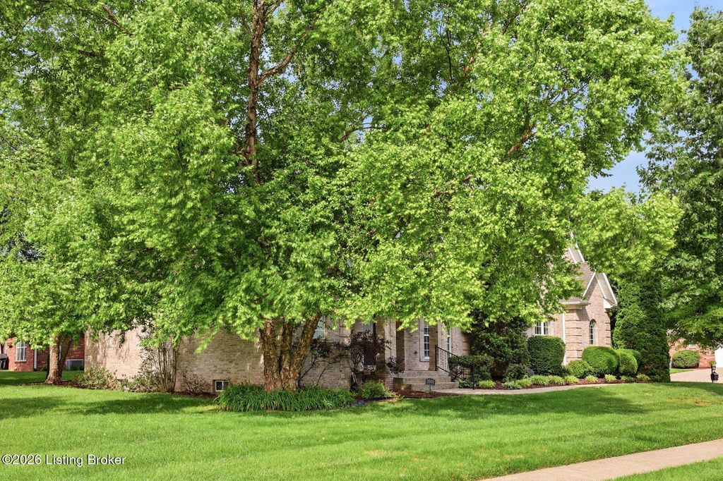 Photo of 3600 Oak Vista Plc PL, Louisville, KY 40245 (MLS # 1718831)