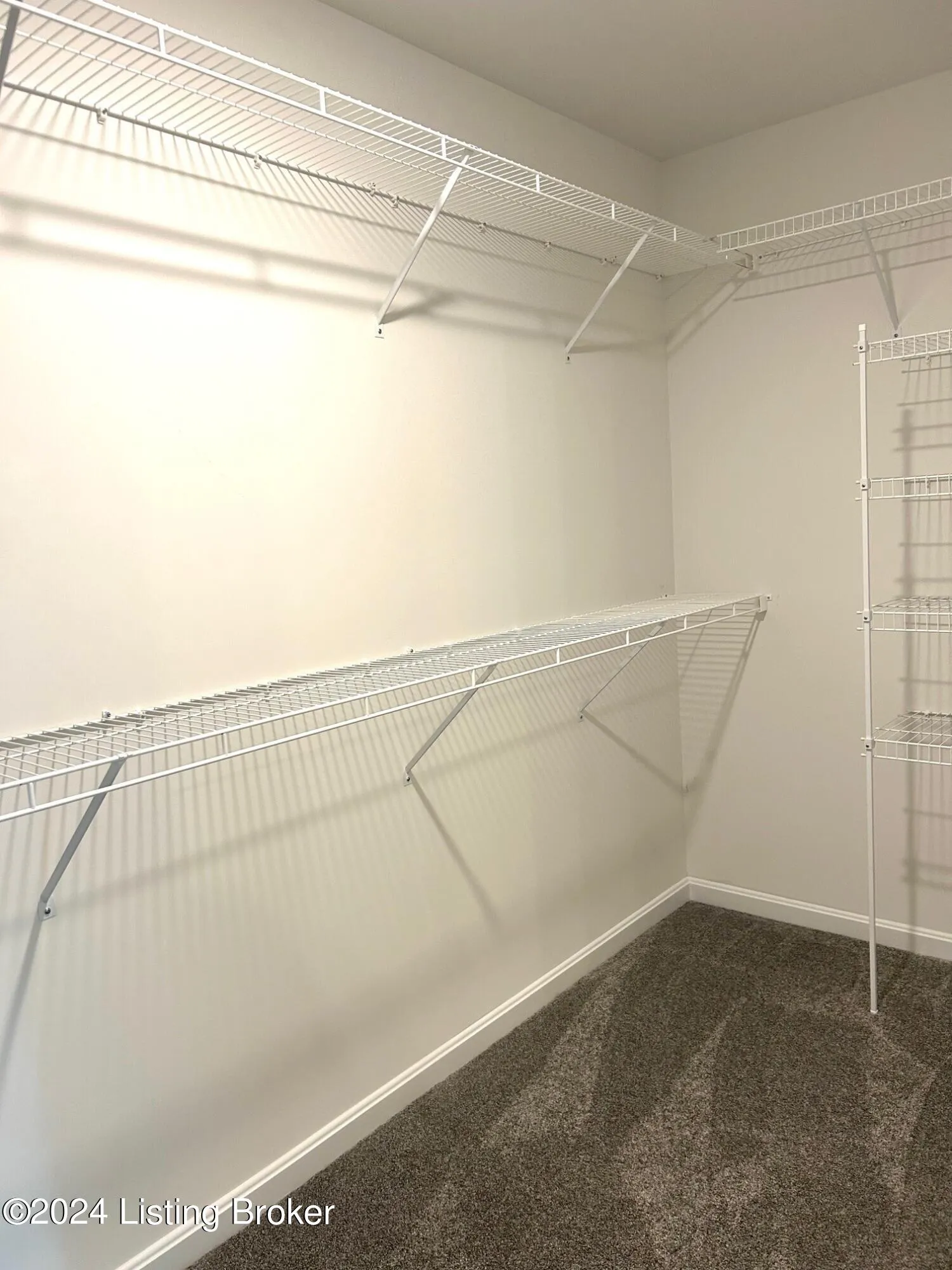 Louisville, Kentucky 40214, United States, 3 Bedrooms Bedrooms, ,3 BathroomsBathrooms,Residential,Active,85880