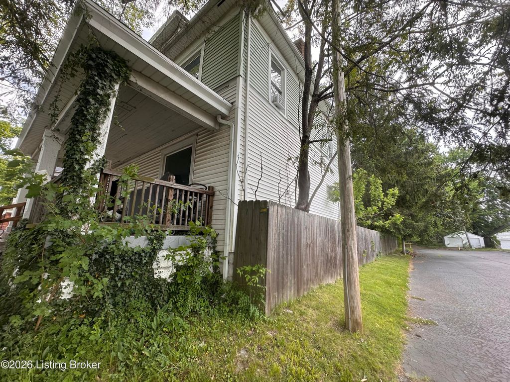 Photo of 3638 River Park Dr, Louisville, KY 40211 (MLS # 1716827)