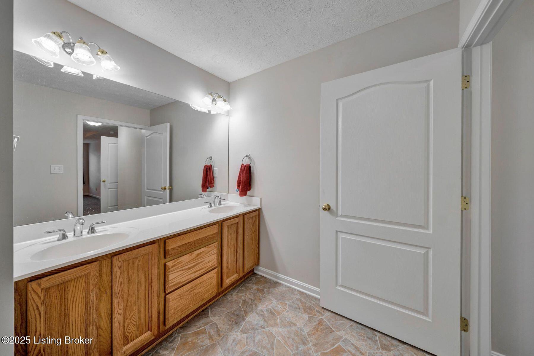 7518 Autumn Pointe Dr, Louisville, Kentucky image 33