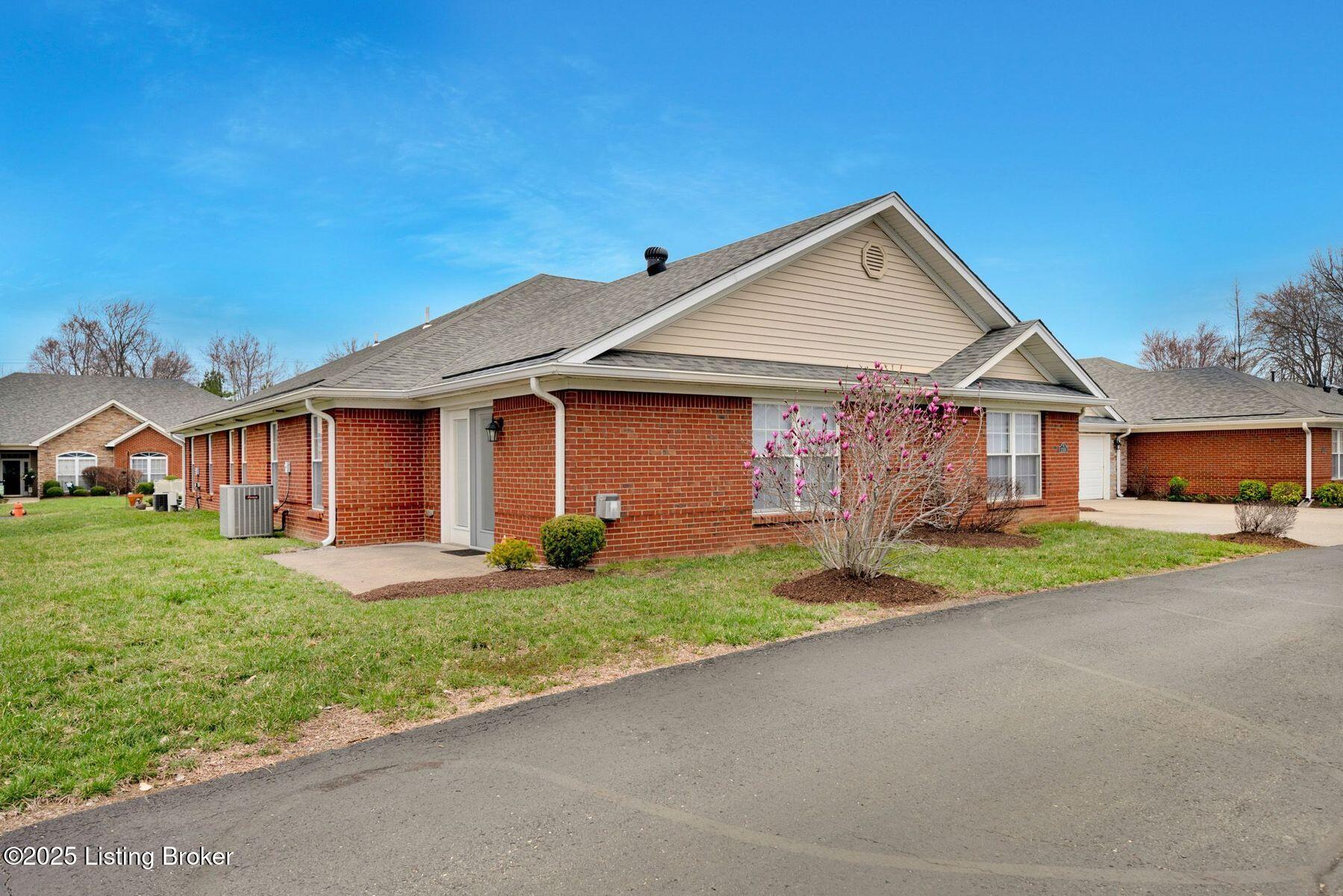 7518 Autumn Pointe Dr, Louisville, Kentucky image 2