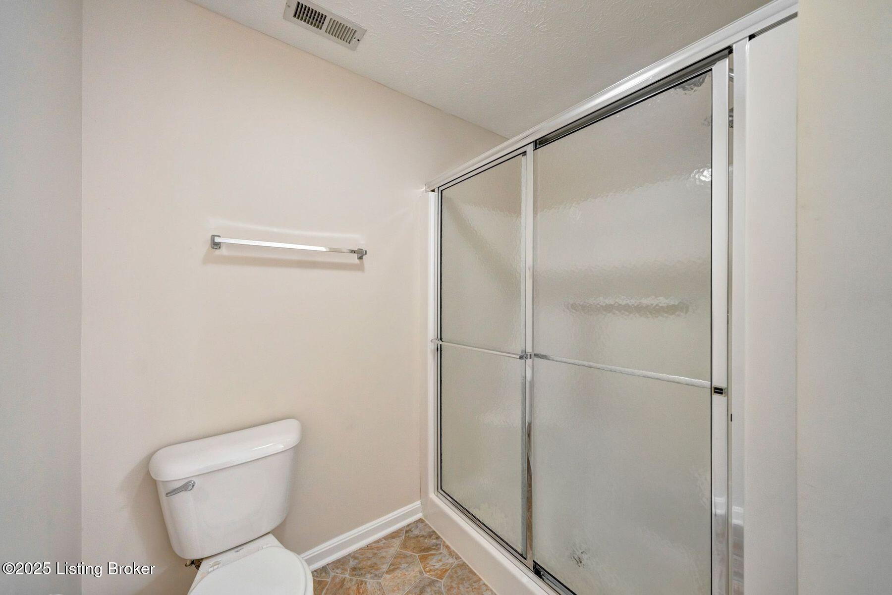 7518 Autumn Pointe Dr, Louisville, Kentucky image 32