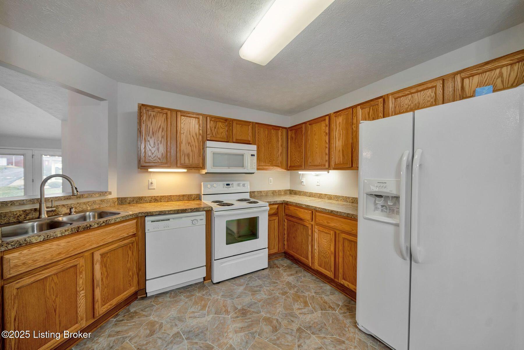 7518 Autumn Pointe Dr, Louisville, Kentucky image 9