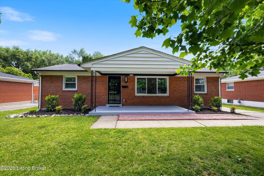 Photo of 4216 Lynnbrook Dr, Louisville, KY 40220 (MLS # 1717125)