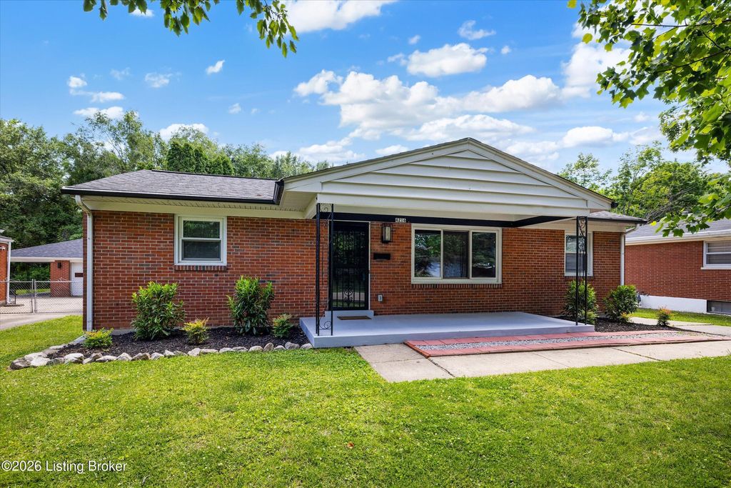Photo of 4216 Lynnbrook Dr, Louisville, KY 40220 (MLS # 1717125)