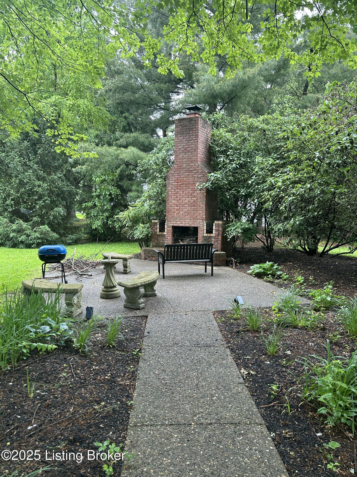 3809 Chamberlain Ln #D, Louisville, Kentucky image 2