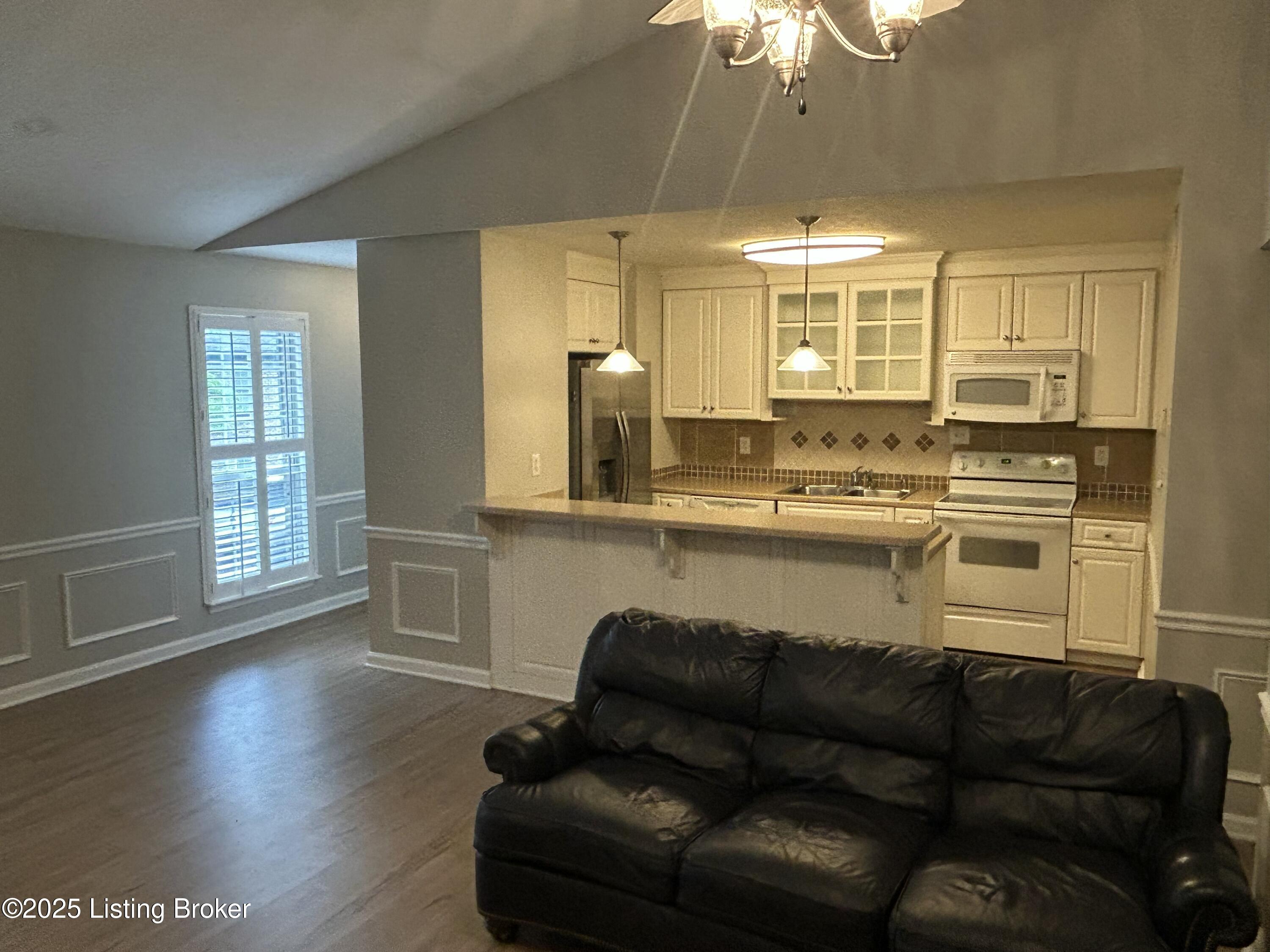 3809 Chamberlain Ln #D, Louisville, Kentucky image 8