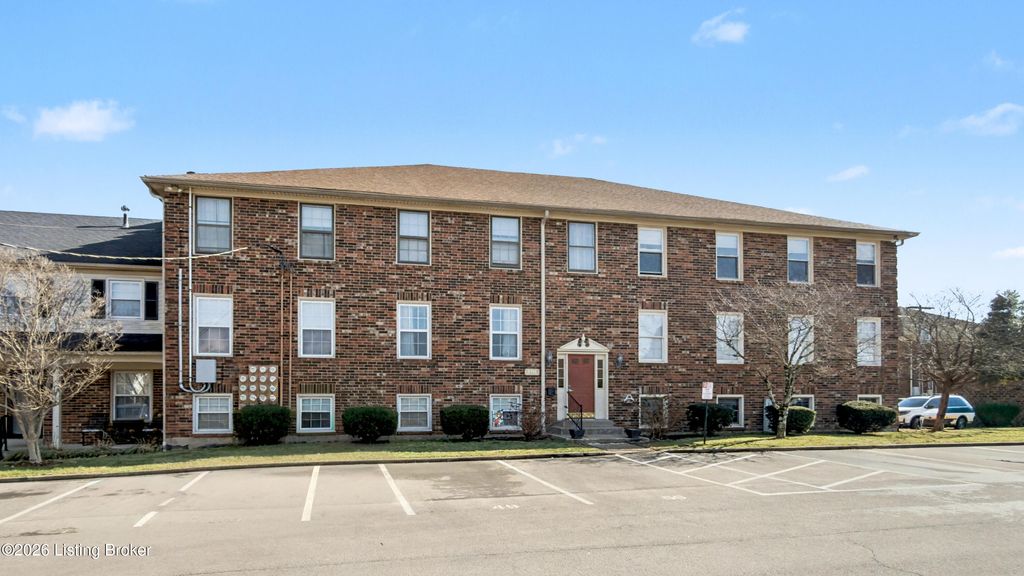 Photo of 8126 Lake Terrace #G4, Louisville, KY 40222 (MLS # 1710107)